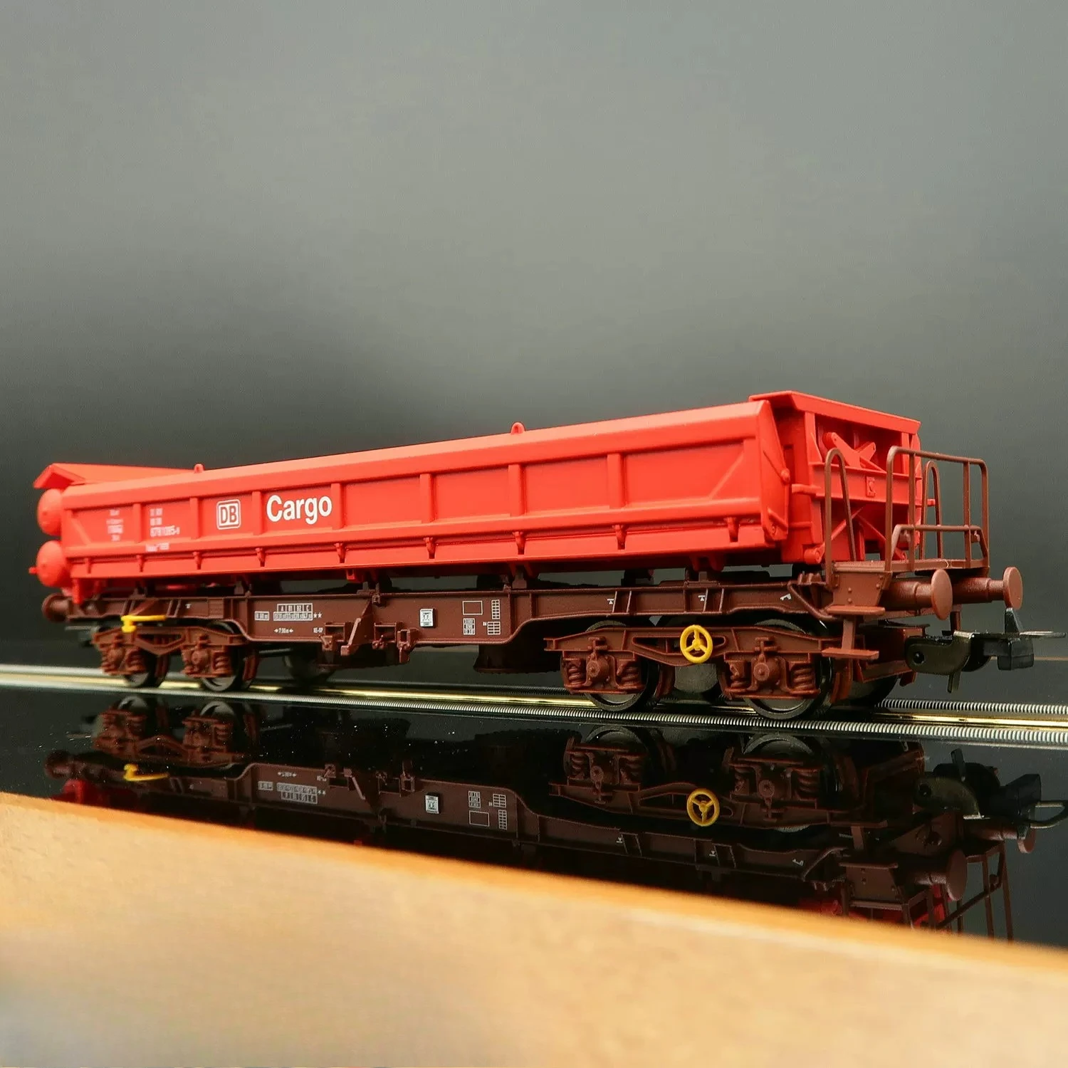 PIKO HO 1/87 Train Model Low-profile Freight Car with Openable Side Panels for Dumping Train Carriage Model 54604 Adult Toy Gift