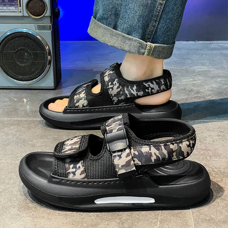 

Популярные мужские сандалии в римском стиле с камуфляжным открытым носком и платформой, дешевые летние оригинальные дышащие пляжные мужские туфли 2025 года