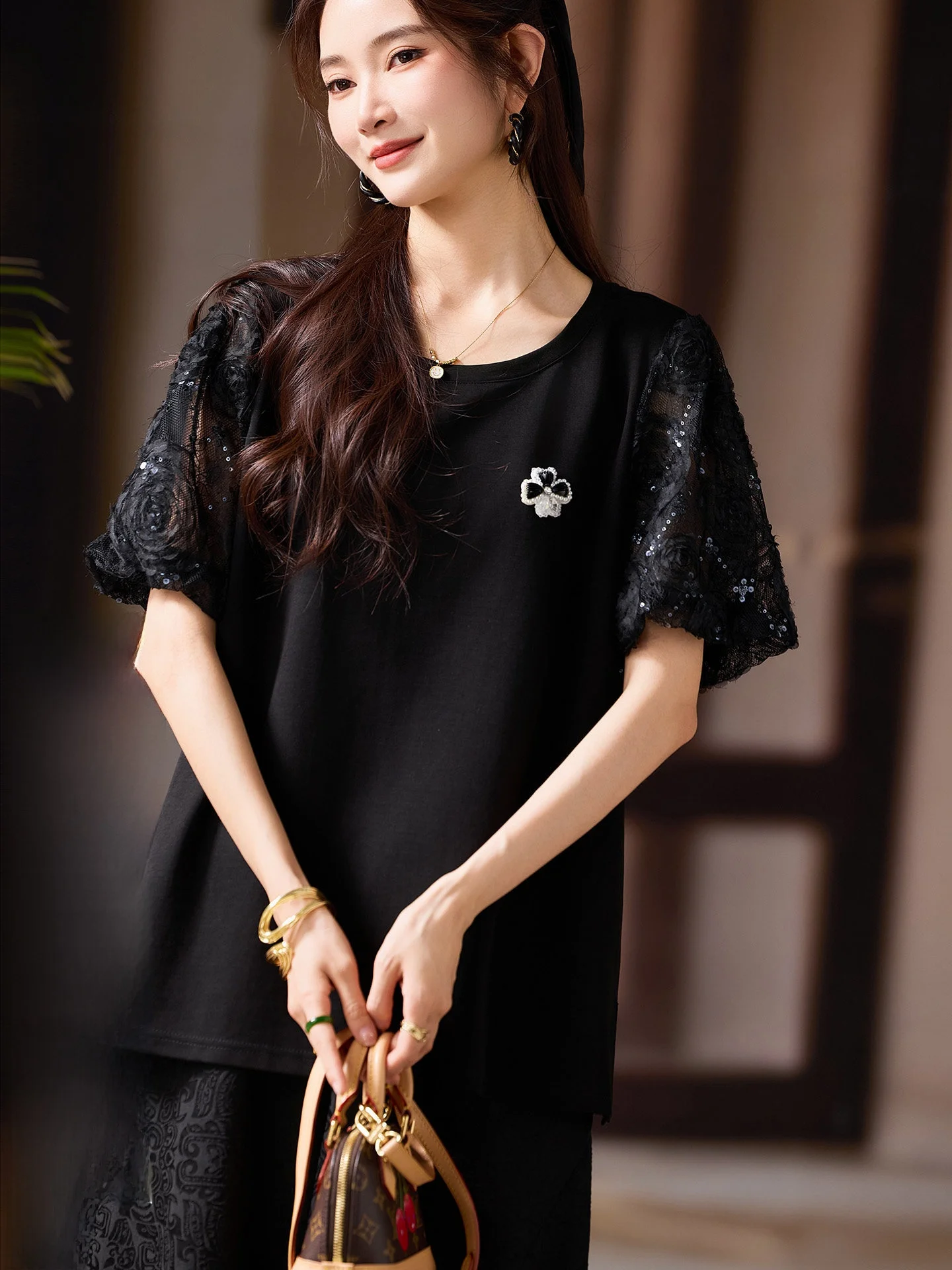 

Elegant Black Beaded Lace Short Sleeve T-Shirt Women's Summer 2026 New Style Street Fashion Cotton Blend Breathable Top