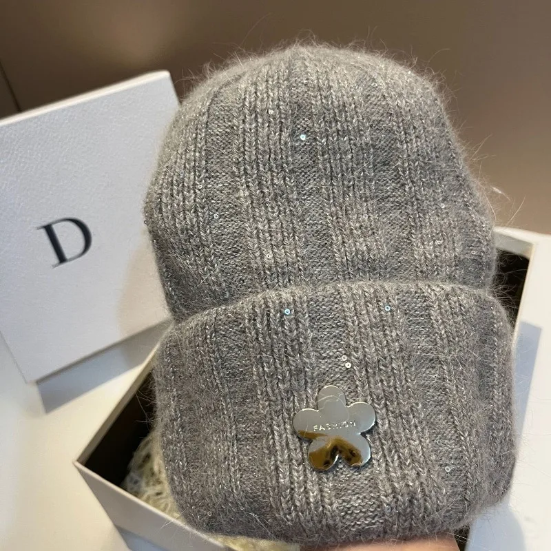 ​ ​ جديد الخريف الشتاء الأرنب الفراء متماسكة قبعة مع زهور الترتر حماية الأذن قبعة صغيرة دافئة ​ ​