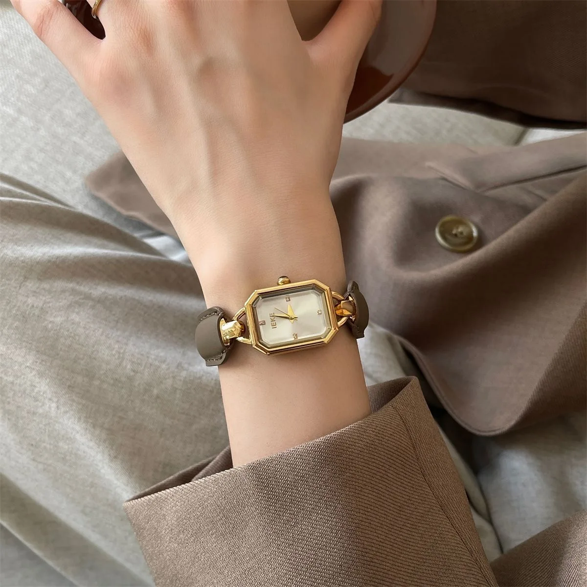 Women Quartz Watch Luxury Clock Fashion Rectangle Vintage Orologio Square Shaped Bangle Bracelet Style Reloj Ladies Wristwatch