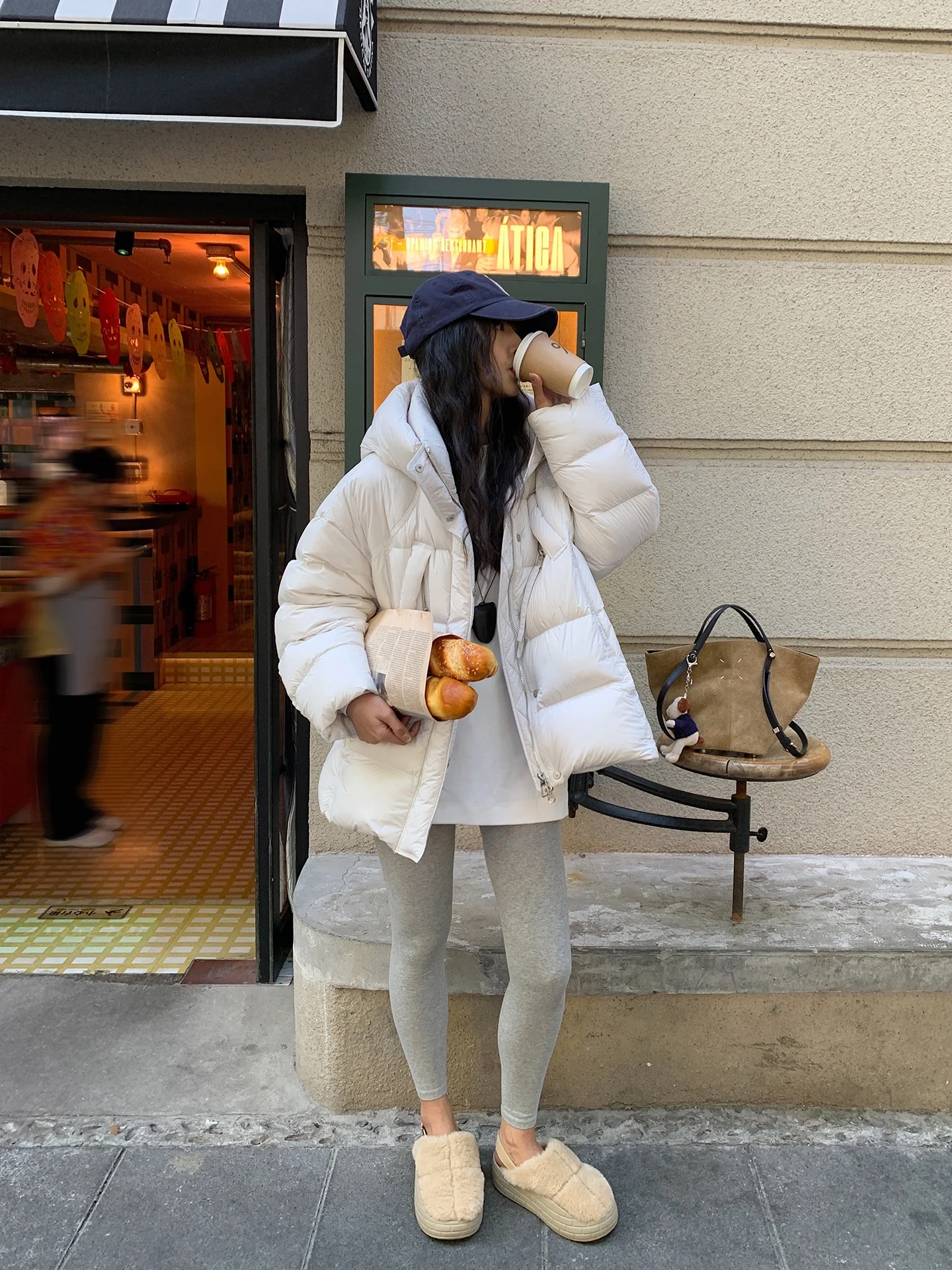 

Корейская повседневная свободная теплая куртка Soloki с капюшоном, пуховик, верхняя одежда, женское модное зимнее пальто из нейлоновой ткани, длинное.