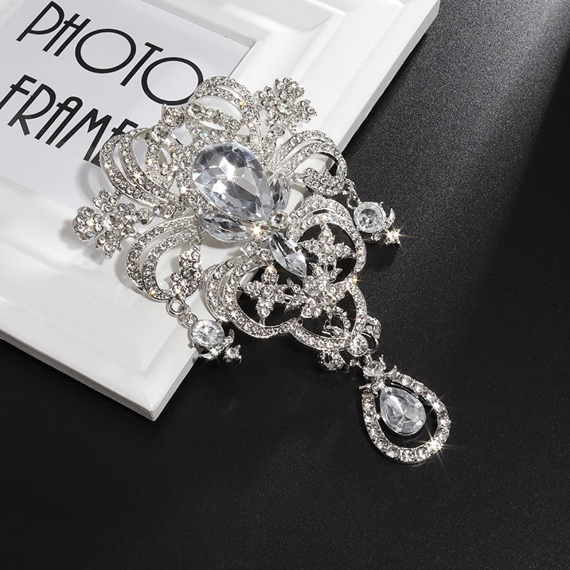 Elegant and Exquisite White Crystal Water Drop Shiny Zircon Brooch for Women Luxury Banquet Evening Dress Brooch Jewelry Gift