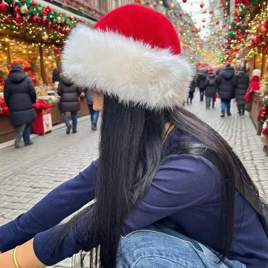 Cappelli a secchiello in pelliccia soffice rossa natalizia Cappello invernale in peluche spesso da donna Protezione per le orecchie Berretti da pescatore in pelliccia Berretti Panama caldi antivento