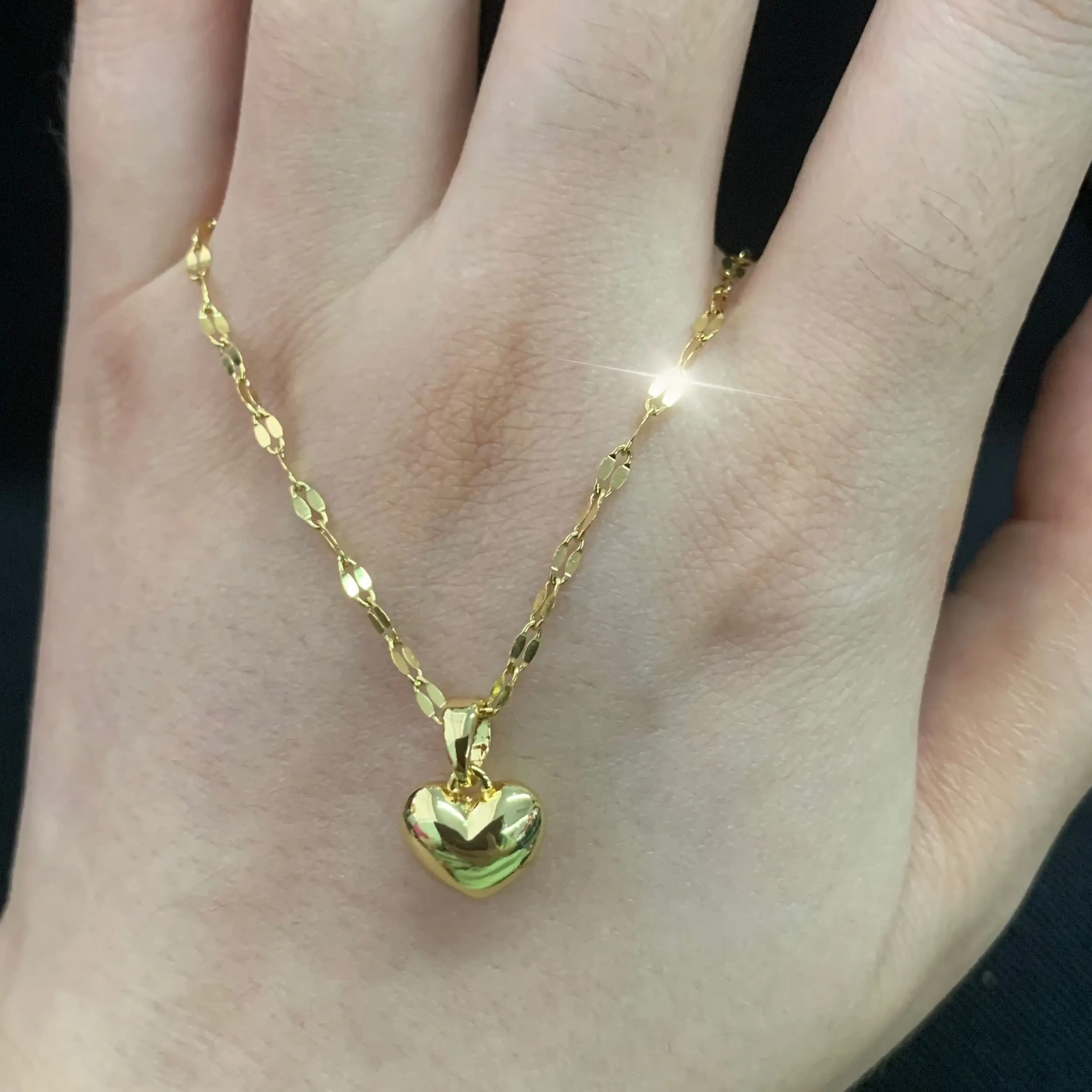 Stainless Steel Heart Pendant Necklace For Women Gold Color Lip Chain Love Accessory Necklaces Fashion Jewelry Wholesaler