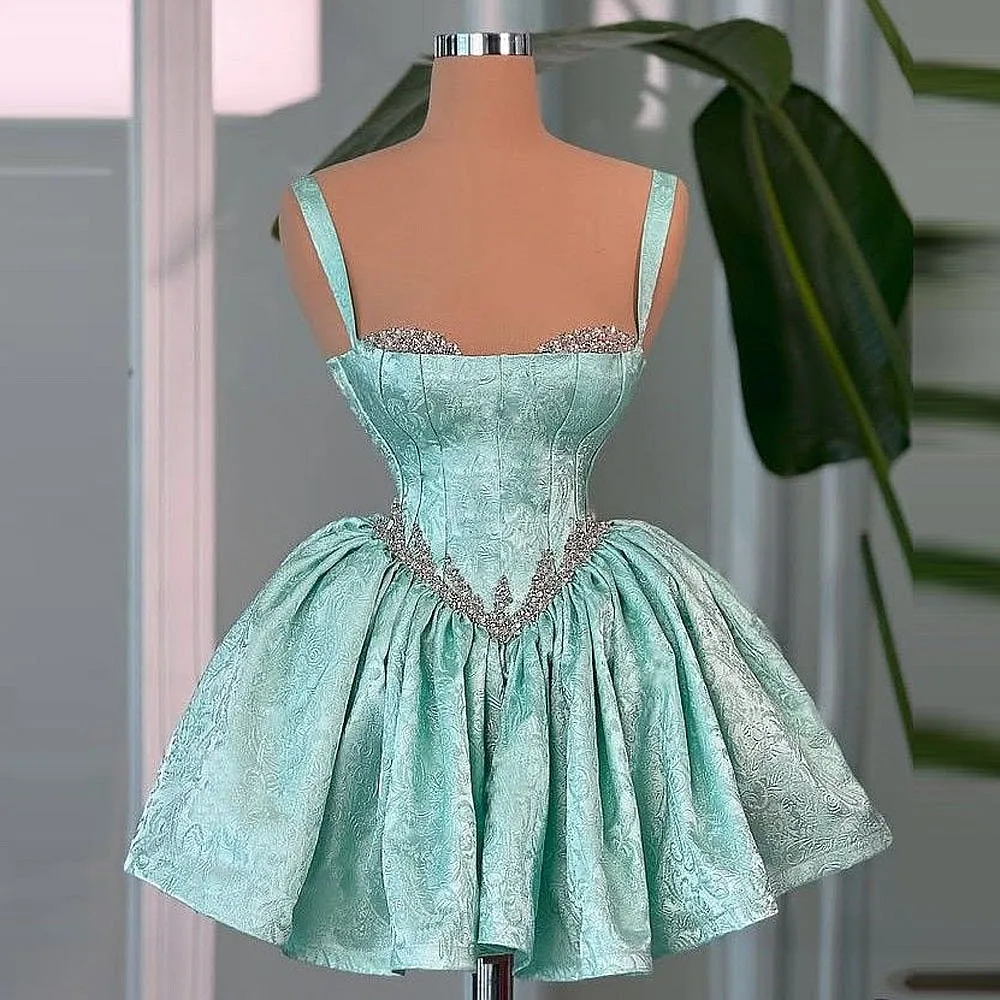 

Short Princess Lace Cocktail Dress With Spaghetti Straps Beads Crystals A Line Teens Girls Birthday Dress Lace Sexy Prom Gowns