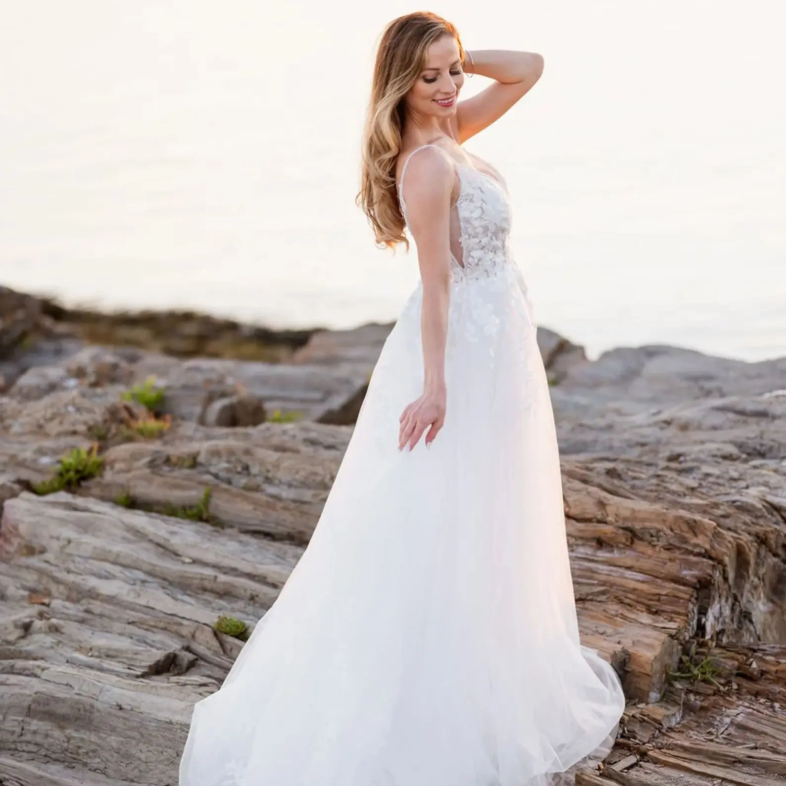 

Custom-made wedding dresses, mermaid wedding dresses, lace appliqué off-the-shoulder bridal gowns, beach wedding dresses.