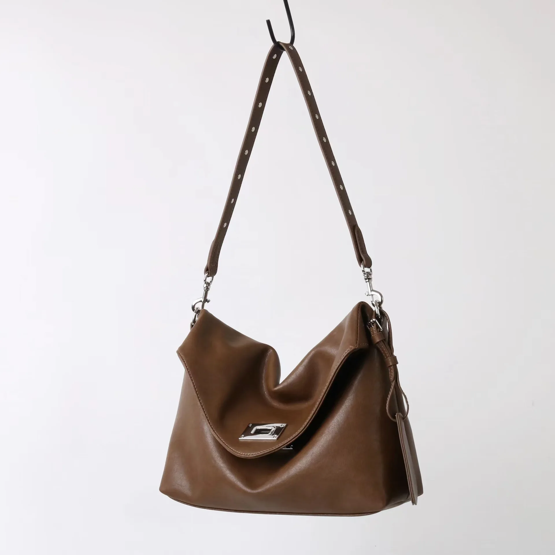 

Large Women's Bags Messenger Bag Cowhide Lady Underarm Bag 2025 New In Niche Design Vintage Envelope Bag Fashion Crossbody Bag