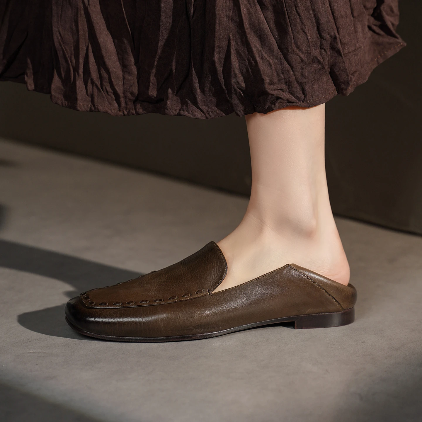 

Genuine Leather British Style Square Toe Loafers Women‘s Slip On Flat Heel Foldable Heel Shallow Cut Two Ways Flats