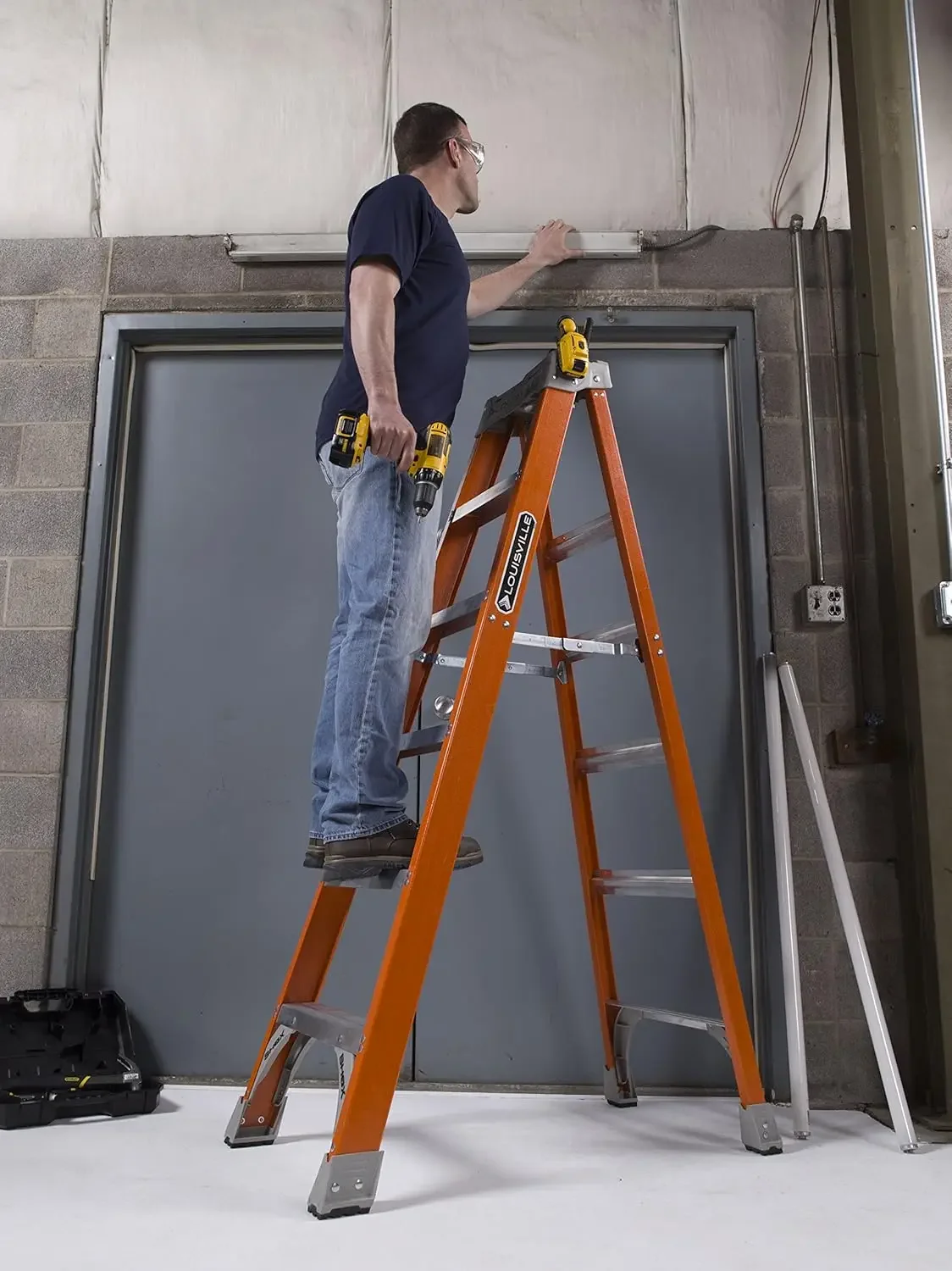 10-Foot Fiberglass Step Ladder, 300-Pound Load Capacity