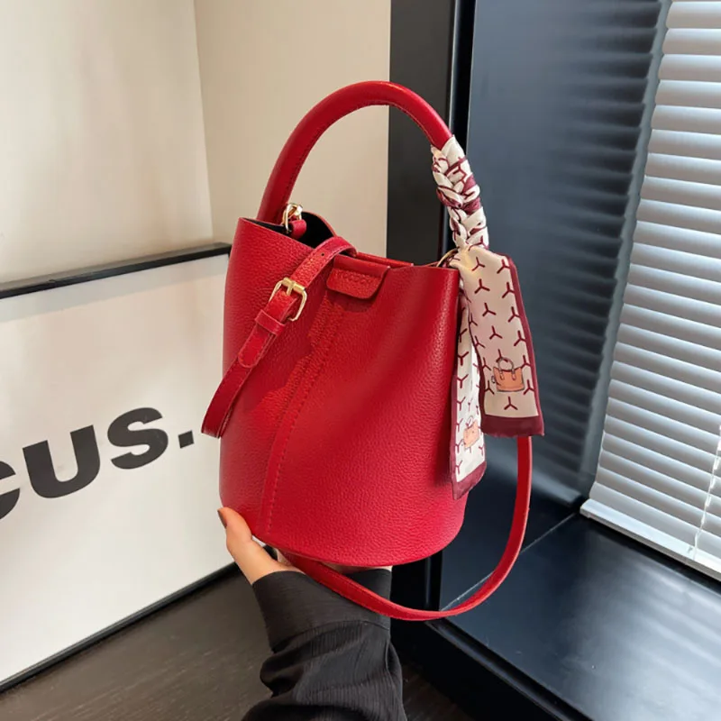 High Quality Large Capacity New Year Red Bucket Bag 2023 Women\'s New Solid Color Simple Handbag Fashion Pop Mini Crossbody Bag