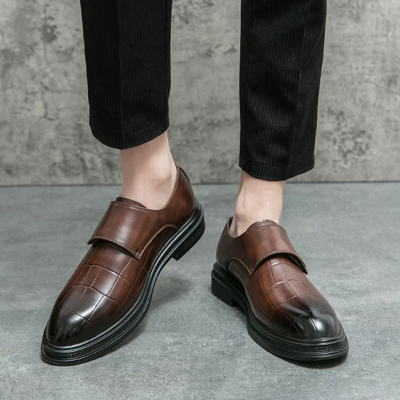 Korean Version Summer Business Dress Shoes with Velcro Embossing and Color Polishing British Office Hairstylist Fashion Loafers