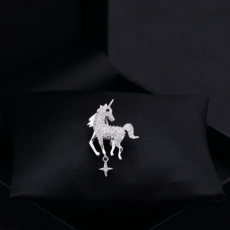 

High-End Brooch Elegant Unicorn Small Pin Women Suit Versatile Accessories Animal Corsage Neckline Decoration Cute Jewelry 6131