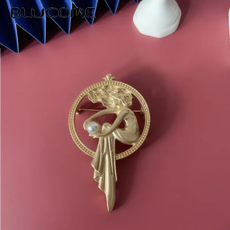 Blucome Badges Friends Vintage Gift 100074 Metal Gold Color Unmounted Brooches Adventure Time The New Listing