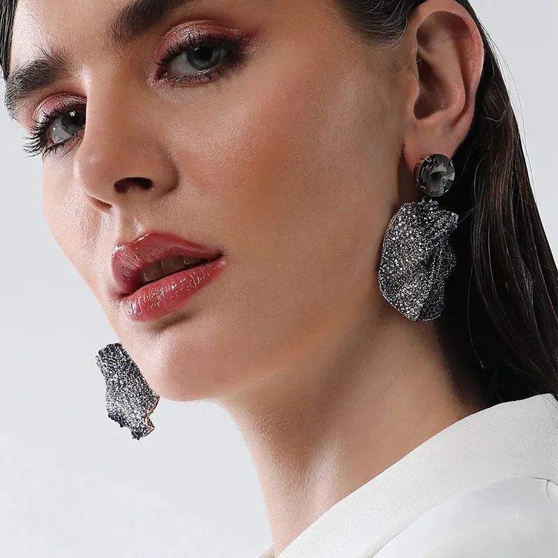 New geometric round earrings exaggerated rhinestone earrings personalized catwalk accessories women's earrings