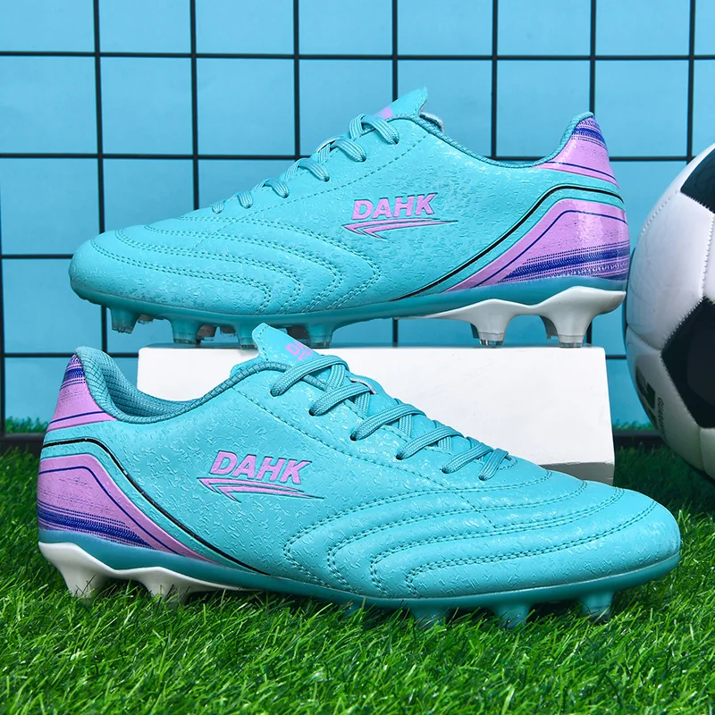 

A pair of children's four-season leather football boots with long studs, wear-resistant soccer shoes, sizes 32-46，HXH-X32