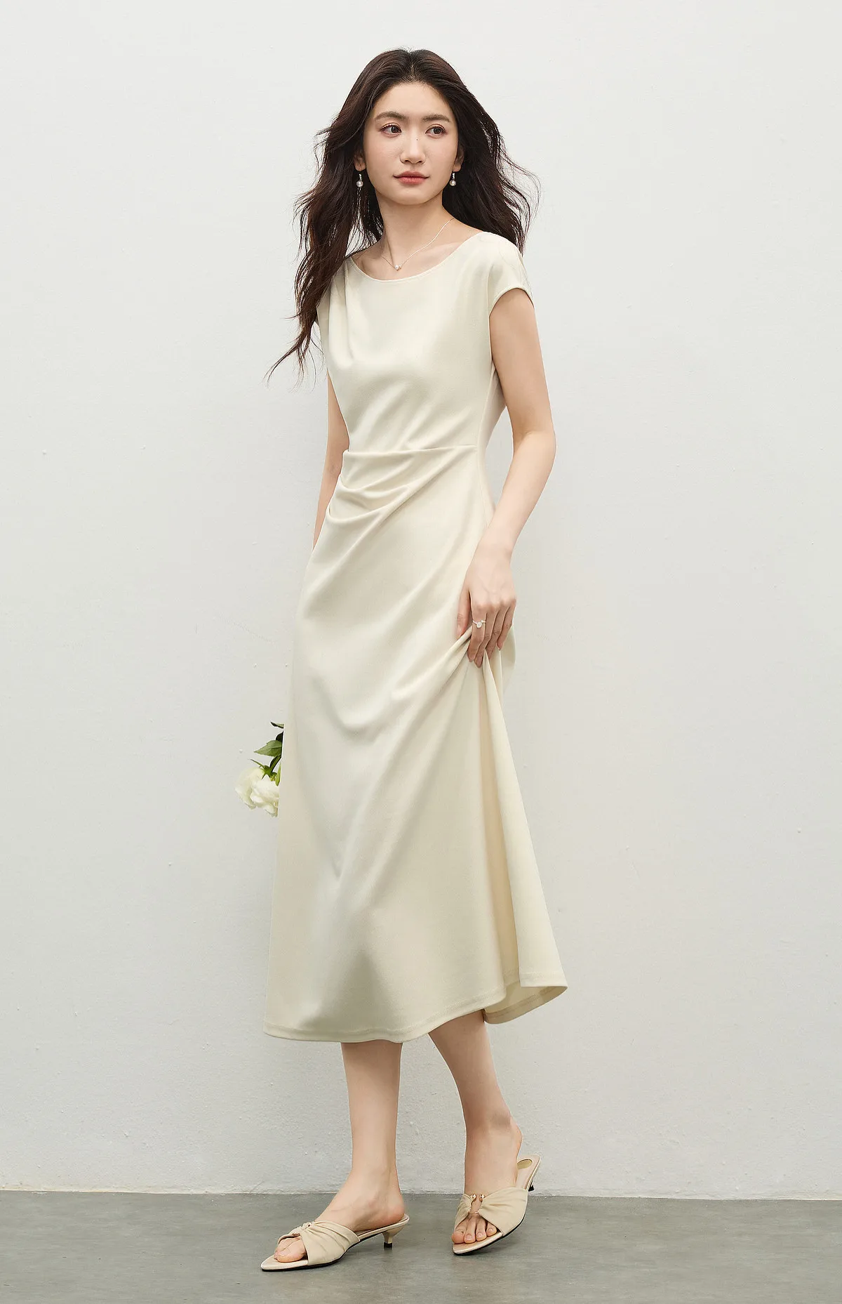 SENTUBILA Schwarzes Minimalistisches A-Linien-Kleid mit Kurzen Ärmeln für Damen 2026 Sommer Elegantes Boot-Ausschnitt Gerafftes Kleid mit Schmaler Taille 162LI5946 – Detail 18