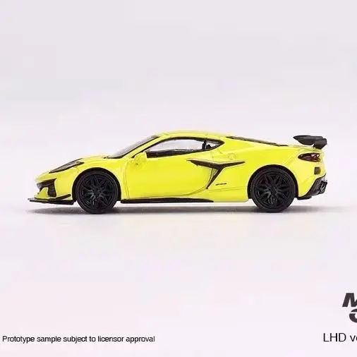 MINIGT 1:64 Chevrolet Corvette Z06 Yellow Alloy Car Model 441