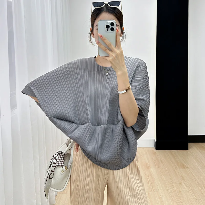 Miyake Pleated 2023 Summer Round Neck Bat Sleeve Pleated T-shirt Women's Loose Design Feel Spliced Pleated Solid Color Top