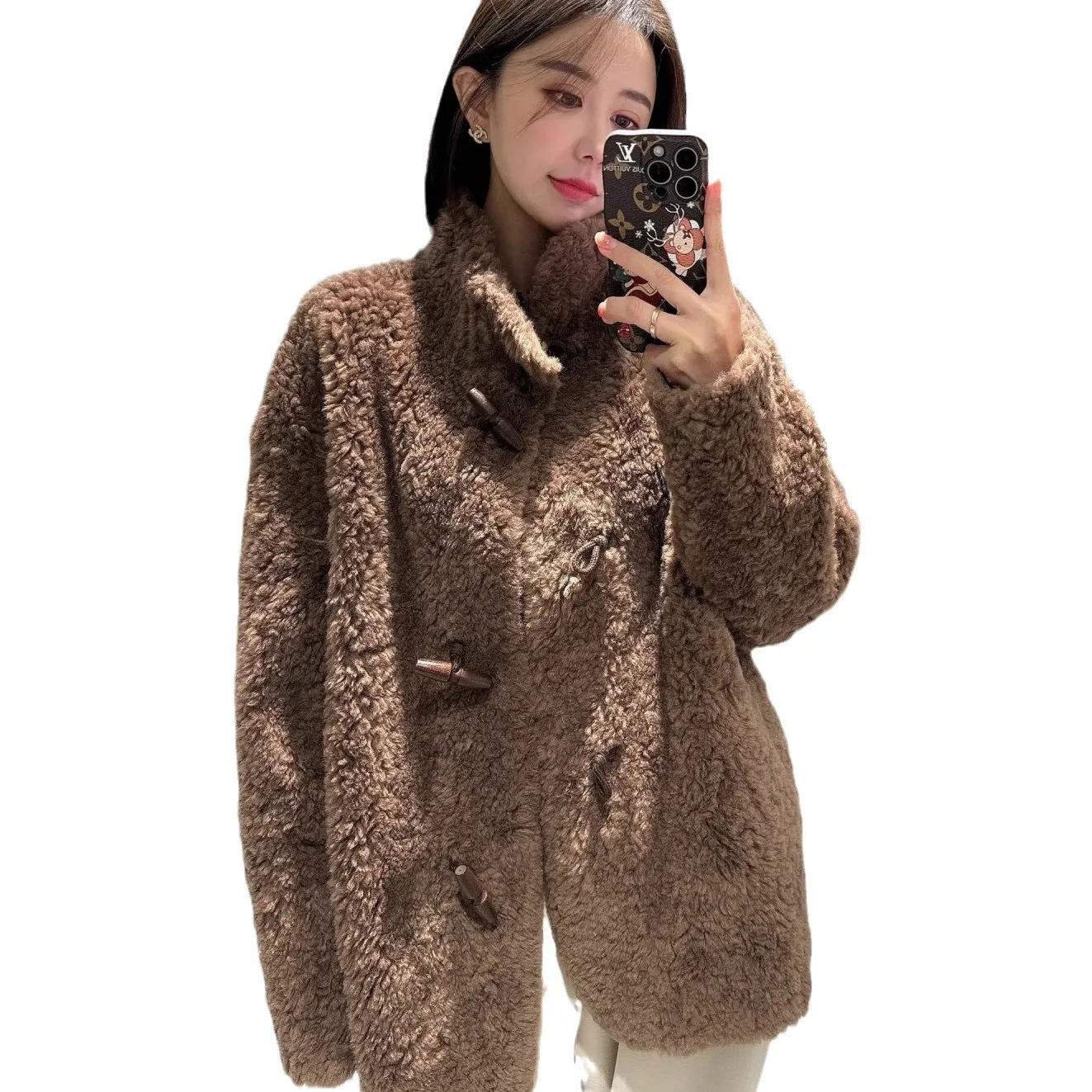 UMI MAO Schaffell Lammfell Mantel Frauen Mit Horn Tasten Volle Wolle Pelz Integrierte Schaffell Echtpelz Jacken Femme