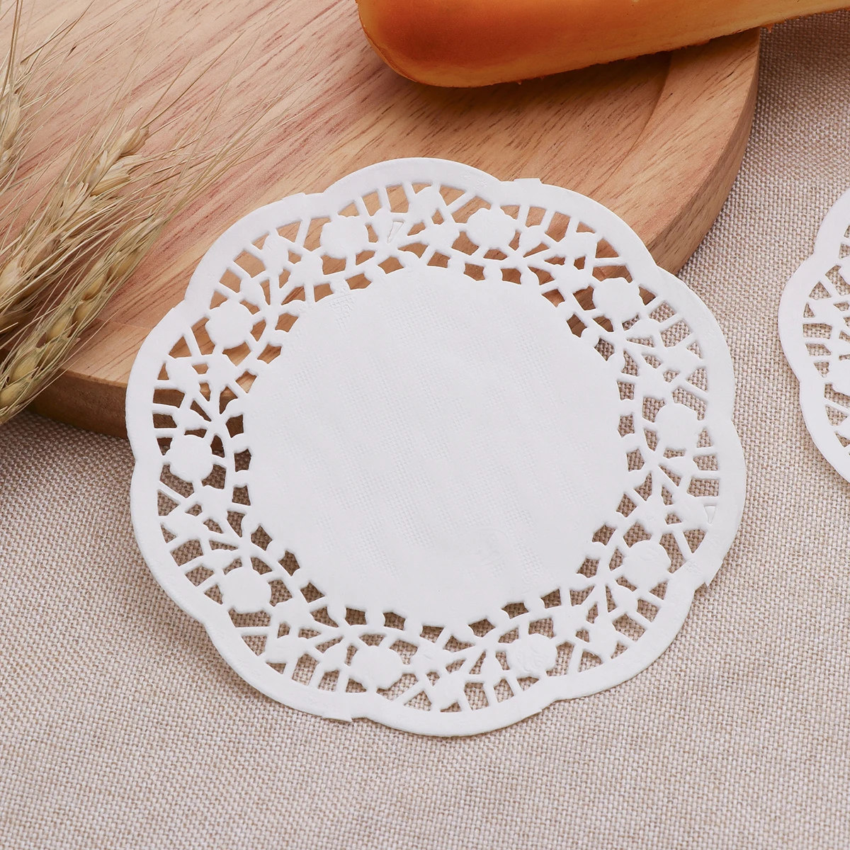 

100pcs Oil Absorbing White Lace Paper Doilies 4.5Inch Round Cake Pads For Baking Decor Disposable Kitchen Bar Tray Table Use