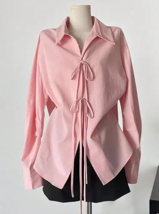 Damska koszula z długim rękawem, zapinana na guziki, z koronkowym wiązaniem, jednolity kolor, unikalny design, modna i uniwersalna.