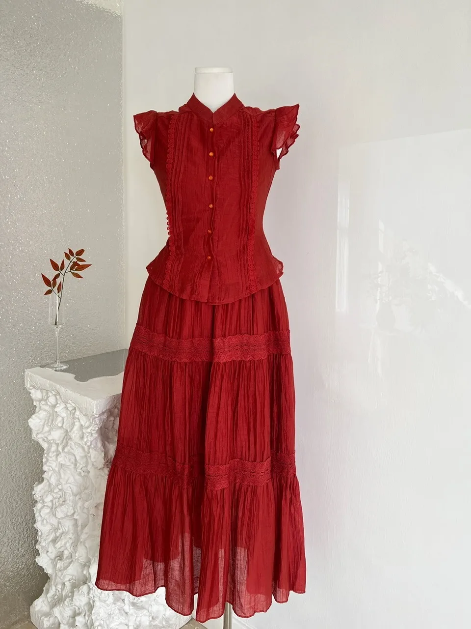 

Fashionable Red Lace Short Sleeve Set Women's High-End Feel Top Half-length Cake Skirt Two-piece Ensemble Summer Collection