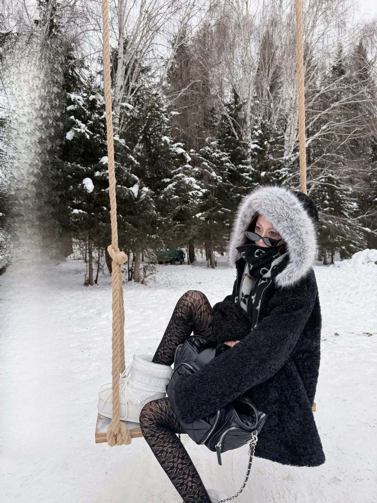 

Женская зимняя куртка с отстегивающимся меховым воротником и капюшоном, из овечьего меха, повседневная, свободного кроя, легкая в уходе, молодежная мода