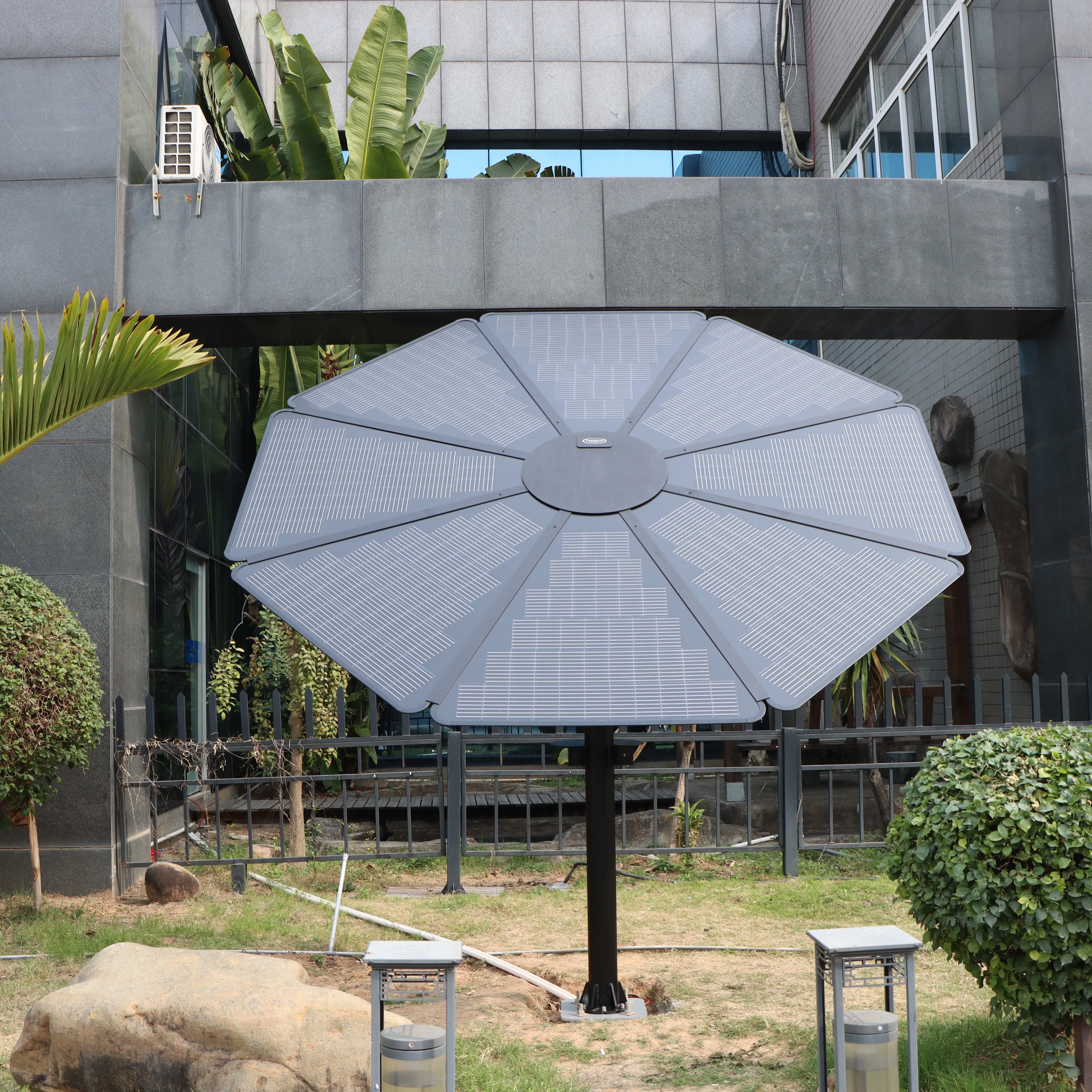 Sunflower Flower Solar Panel Tracking Solar Energy System Fitting for Home Use Off Grid on Grid Industrial 1000W