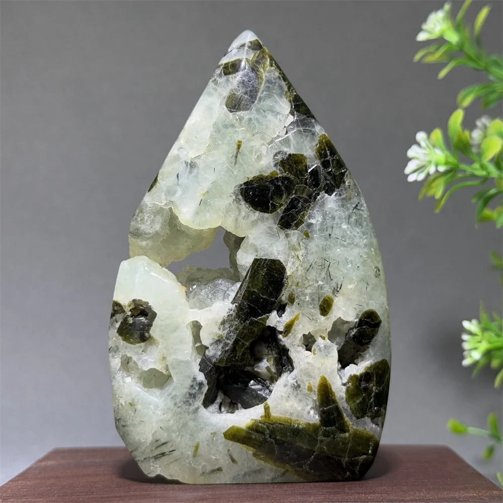 Natural Green Grape Tourmaline Agate Mineral Free Form Torch  Meditation Witchcraft Treatment Energy Collection Home Decoration