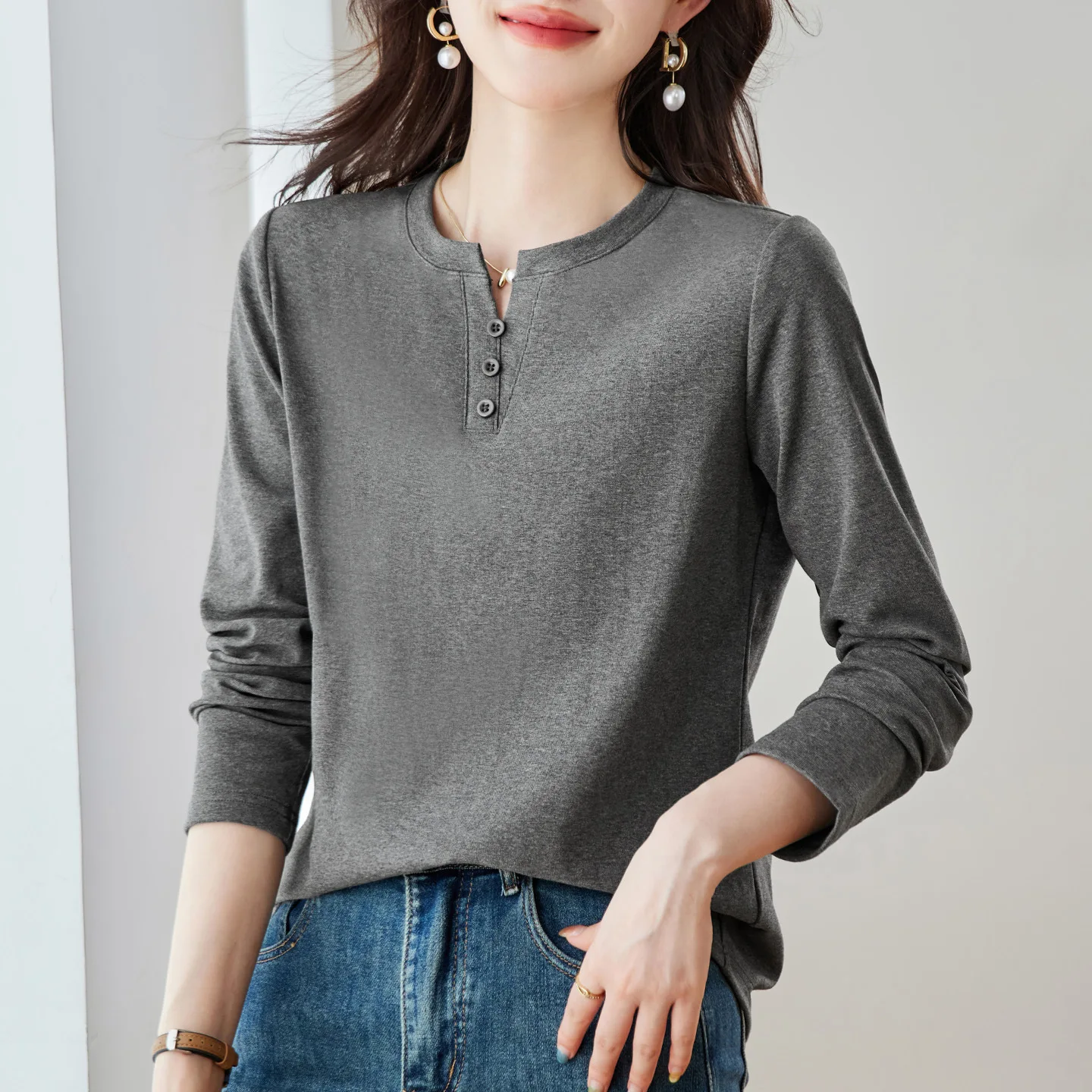 Gray Long Sleeve Base Shirt Women's Fashionable T-shirt V-neck Loose Fit Cotton Casual Style Autumn New Arrival