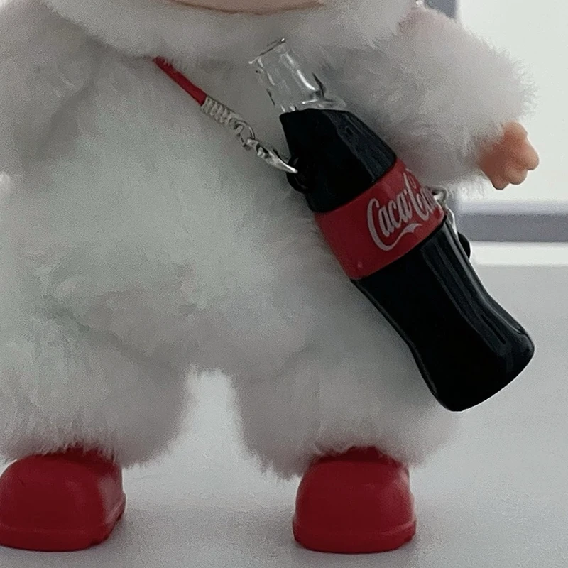 Colgante de muñeca de peluche con accesorios - Colgante pequeño de lata de cola - Accesorios colgantes de cola Labubu (adecuado para decoración de muñecas