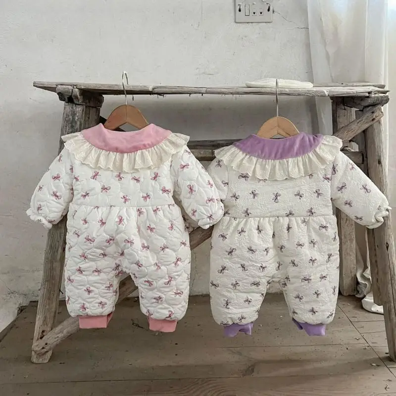 2026 Winter New Baby Girl Cute Lace Lapel Fleece Romper Plus Velvet Thick Infant Bow Print Quilted Jumpsuit Newborn Warm Clothes