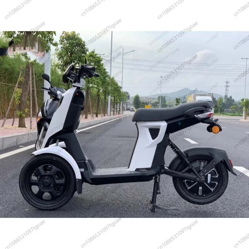 YY Inverted Three-wheel Electric Retro Scooter Unisex Scooter