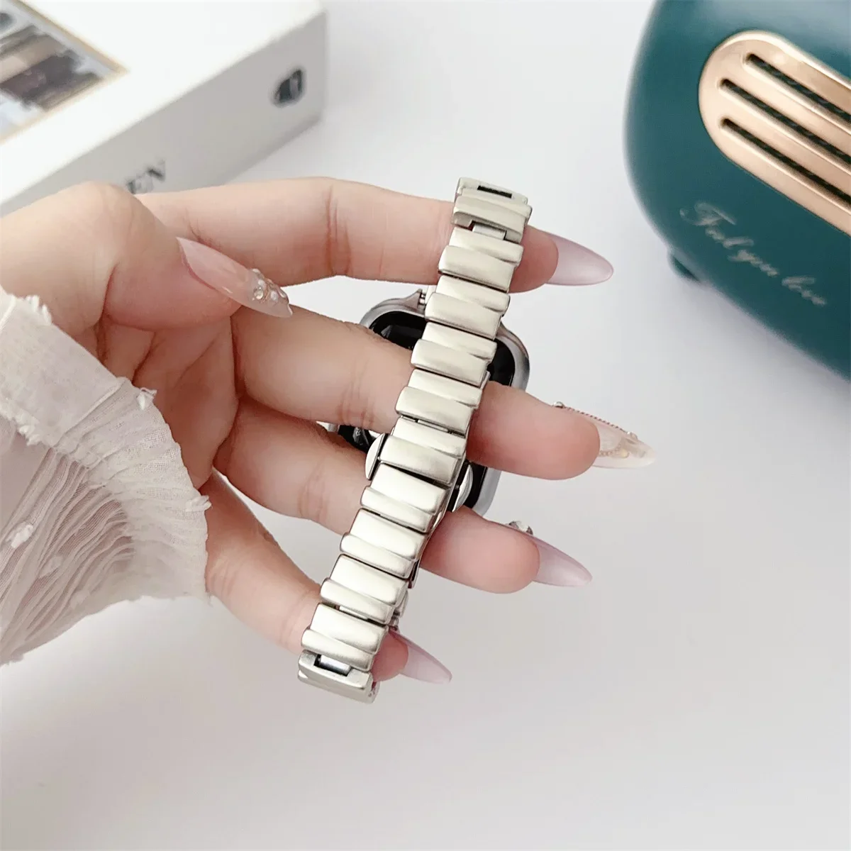 Cinturino per iWatch 42/44/45/46/49mm 38/40/41mm Cinturino per orologio in metallo alla moda per serie Watch Ultra2 Series 10/9/8/7/6/5/4/3/2/1_voghion.com