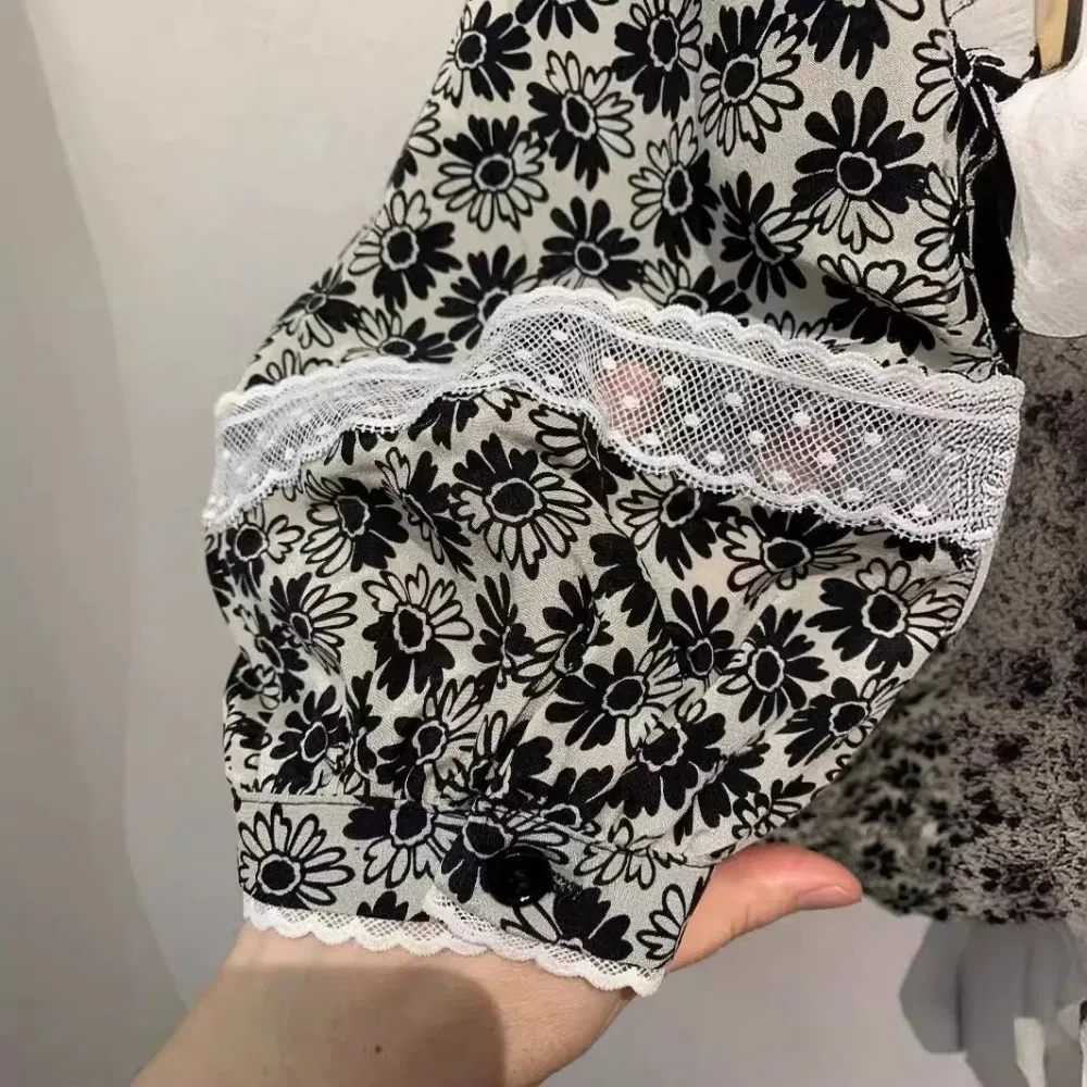 

Flower Print Lace Spliced Women Clothing Japan Lazy Style Loose Shirt Peter Pan Collar Long Sleeve Loose Office Lady Blusas