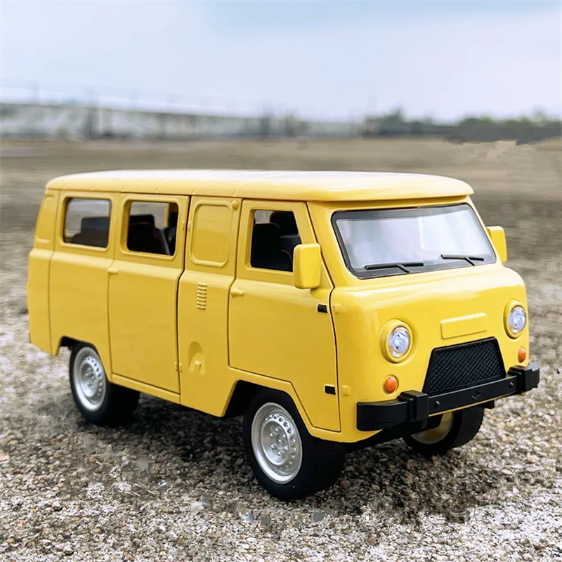 1/18 UAZ Travelers Alloy Traffic Bus Car Model Diecast Classic City Tour Vehicles Car Model Simulation Sound Light Kids Toy Gift