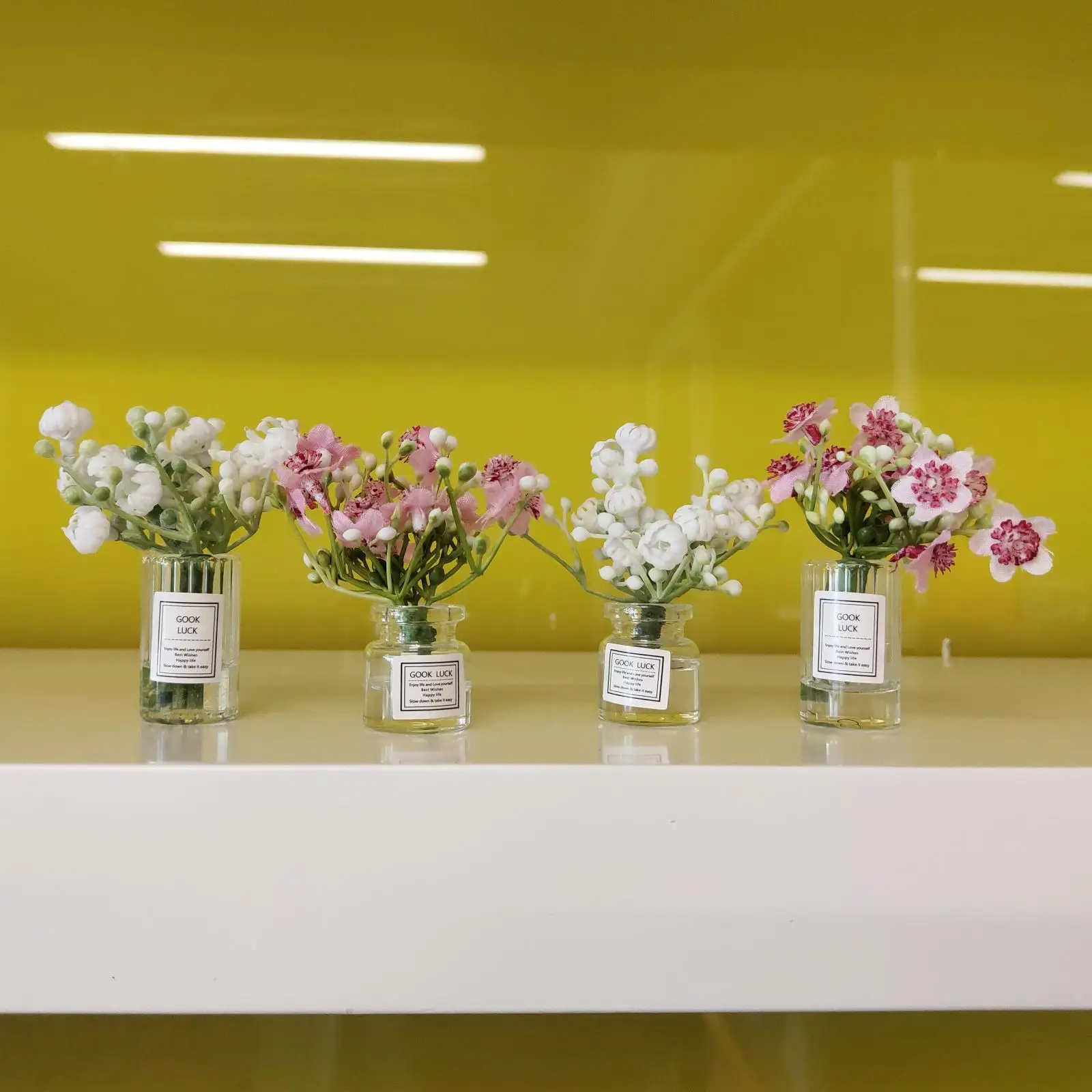 

Миниатюрный флакон с цветком жасмина для декора кукольного домика, аксессуар для комнаты, игрушка-растение для создания сцен в кукольном домике своими руками