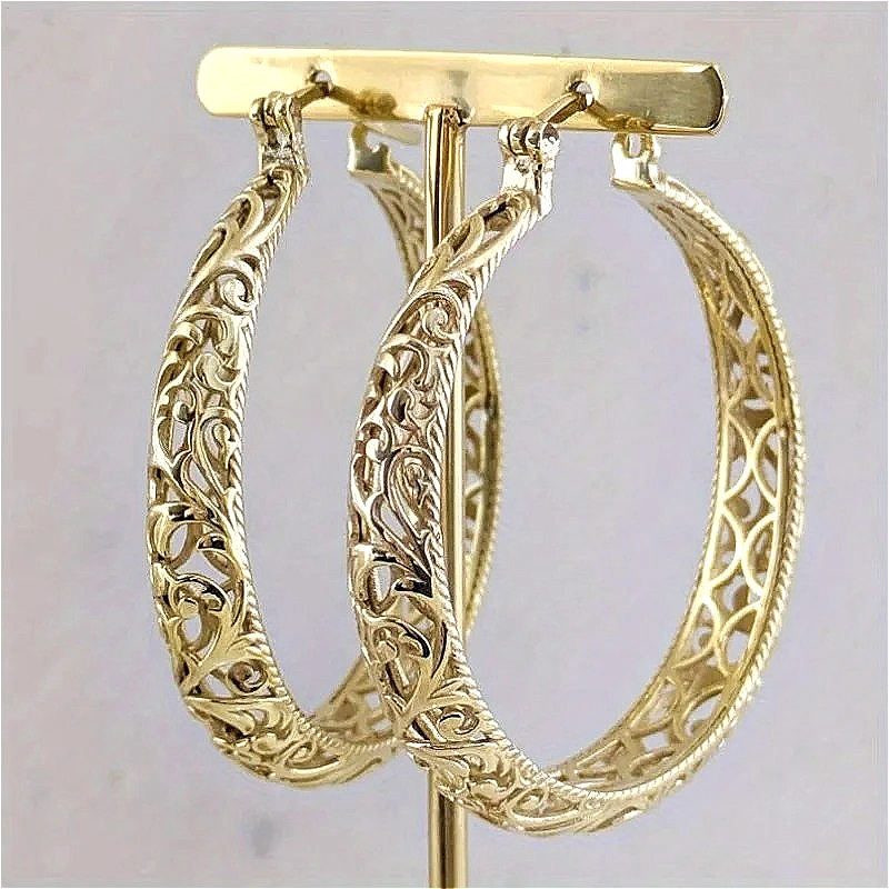 Vintage Golden Plated Hand- Carved Hollow Hoop Earrings for Women Fashion Classic Daily Banquet Jewelry Accessories Crafts Gifts