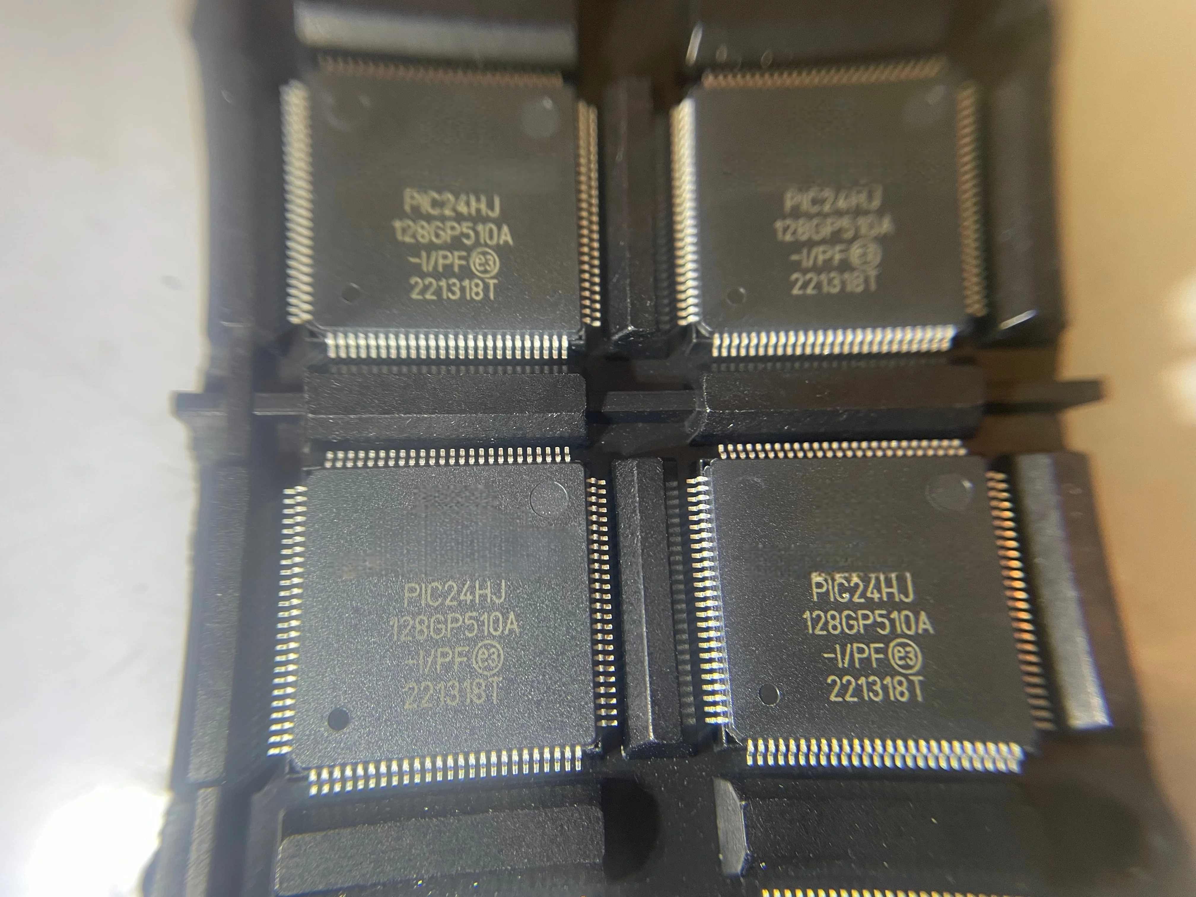 10pcs/set 10pcs/LOT PIC24HJ128GP510A-I/PF PIC24HJ-128GP510A Packaging dimensions I/PF: 14mm × 14mm (TQFP-100 package)