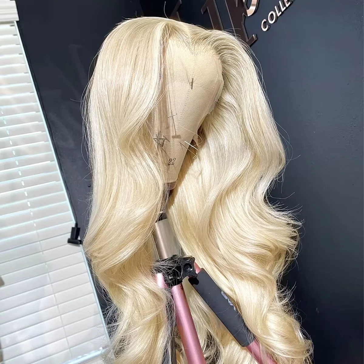 

Парик из натуральных волос с плотностью 230%, блонд 613, с кружевной передней частью 13x4, волнистый, из бразильских волос, для женщин