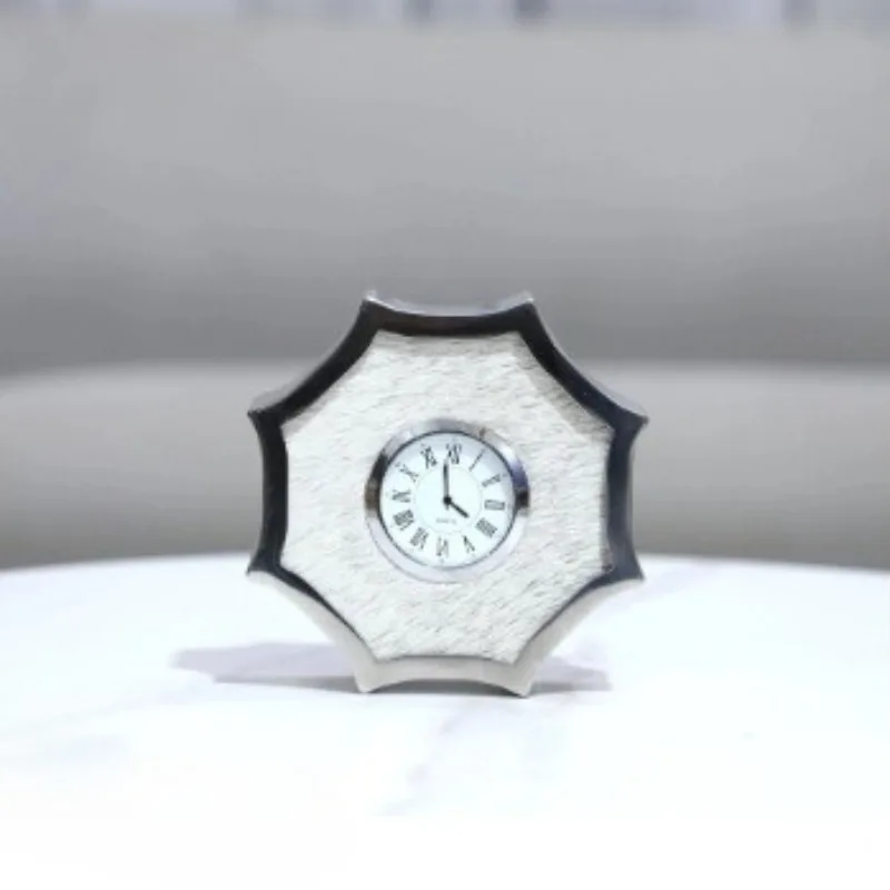 European Table Clocks Irregular Shape Metal Frame Horse Hair Texture Clocks Luxury Simple Tabletop Ornament Bedroom Home Decor