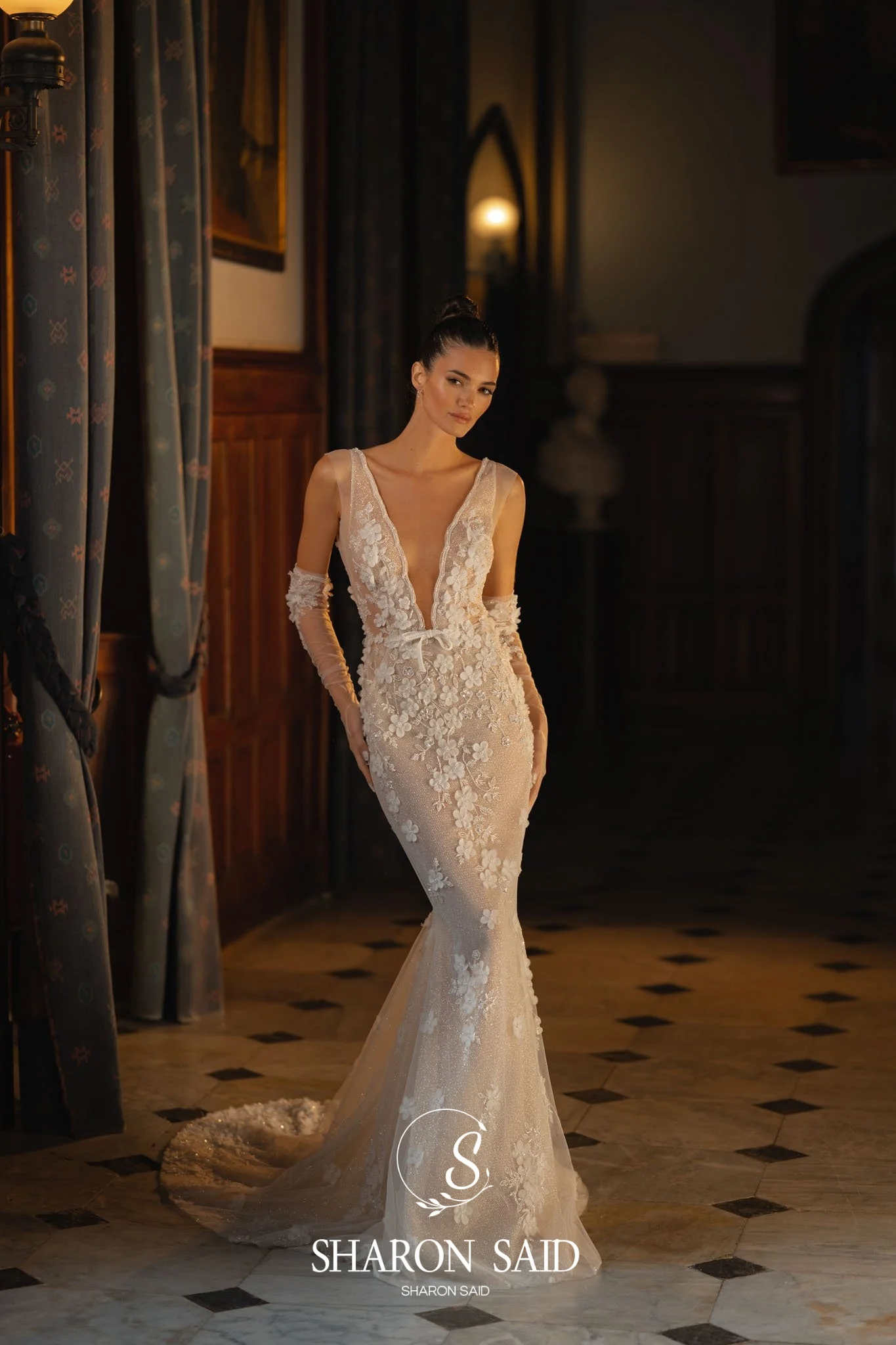 Sharon Said 3D Fiore Sexy Profondo Scollo A V Off White Abito Da Sposa 2025 Con Guanti Lunghi Tulle Corsetto Abiti Da Sposa SW201 Personalizzato