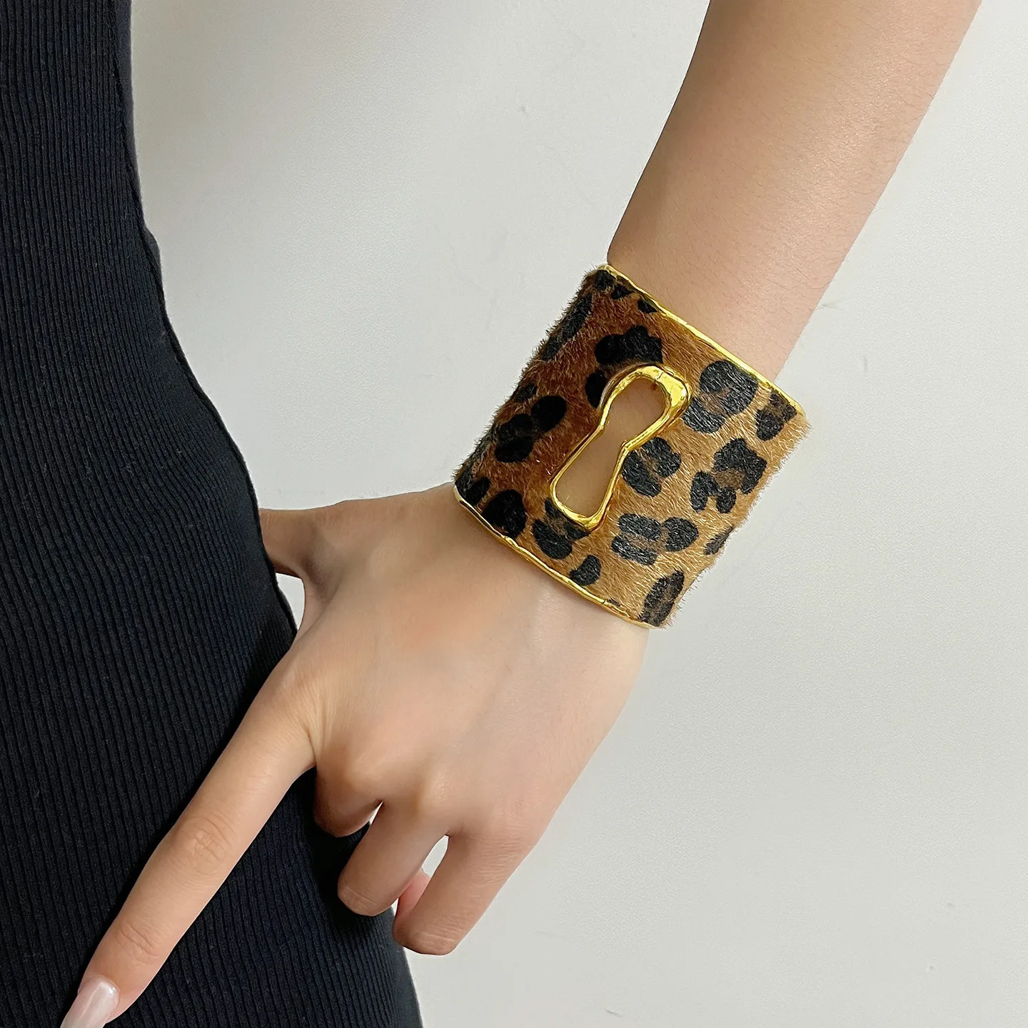 personalidade-temperamento-exagerado-versao-ampla-escovado-leopardo-impressao-pulseira-de-boca-aberta-para-mulheres