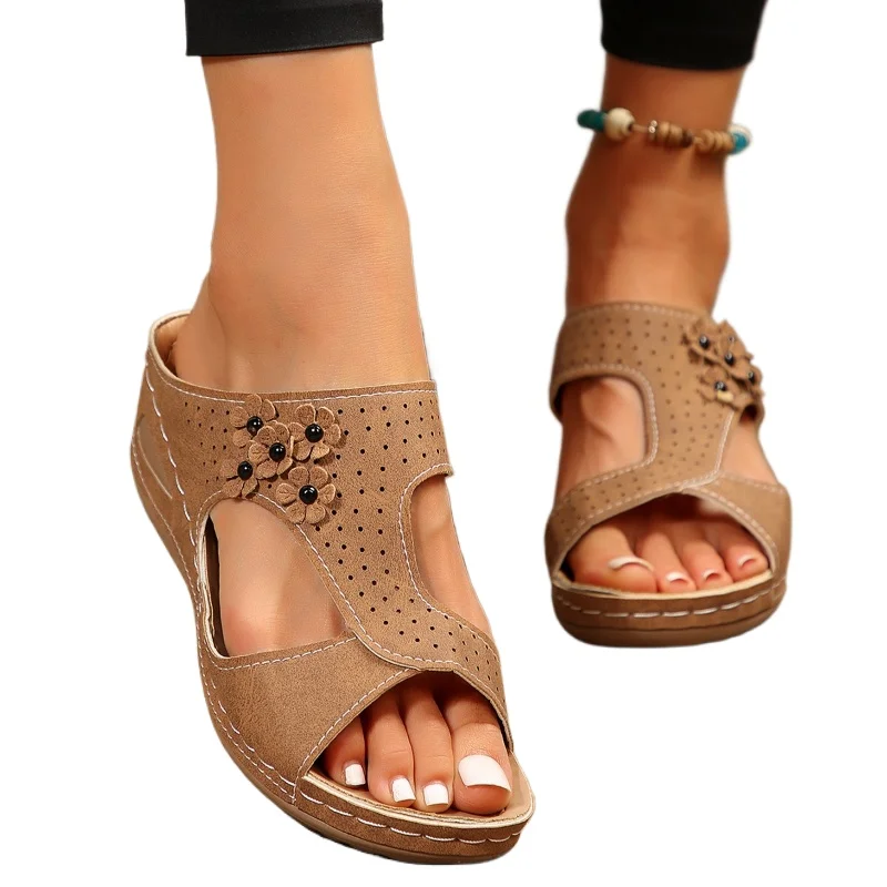 

2026 New Summer Women Wedge Slippers Retro Flower Roman Sandals Woman Lightweight Non Slip Beach Slides Female Big Size 35-44
