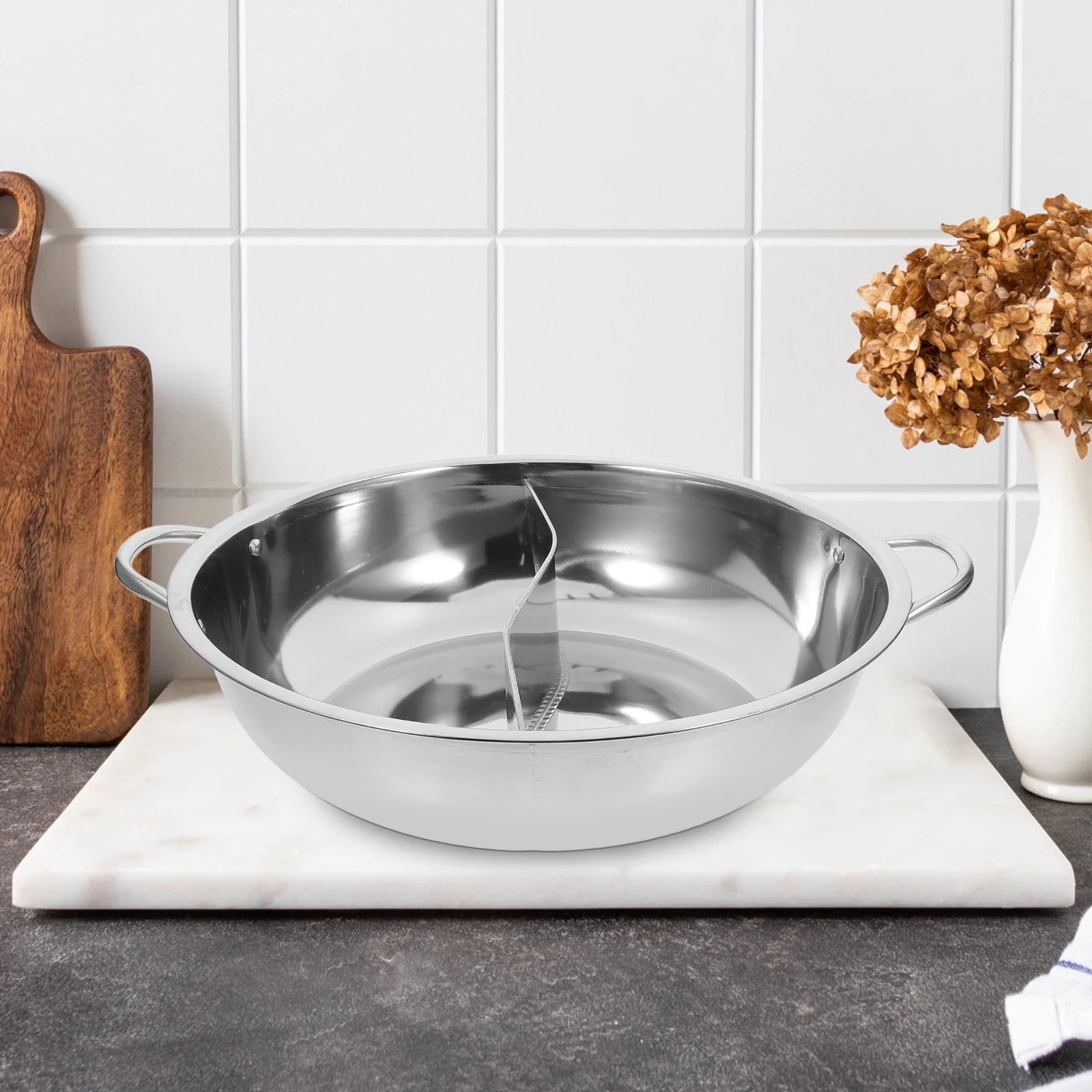 

Stainless Steel Hot Pot 2-In-1 Divided Soup Pot Large Diameter For Two Flavors Kitchen Cookware Family Gatherings