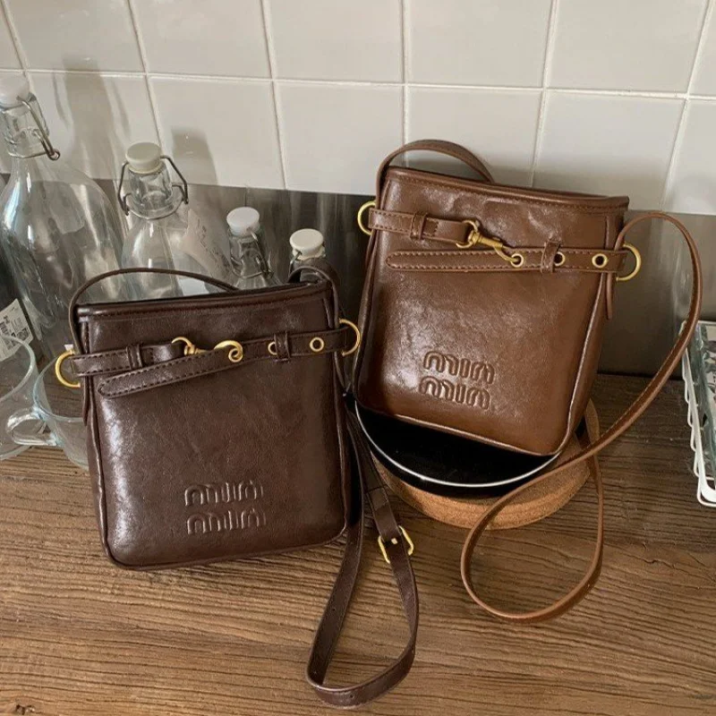 

High-End Women's Shoulder Bag Made Of Premium Leather With Trendy Design And Casual Vintage Look​