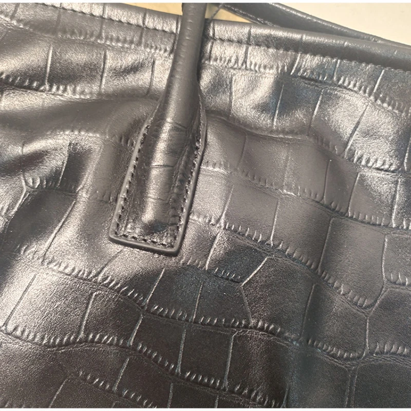 Luxuriöse Handtasche aus Rindsleder mit Krokodil-Textur und Steinmuster, Große Kapazität, Damen-Schultertasche mit Magnetverschluss, Schwarz – Detail 7