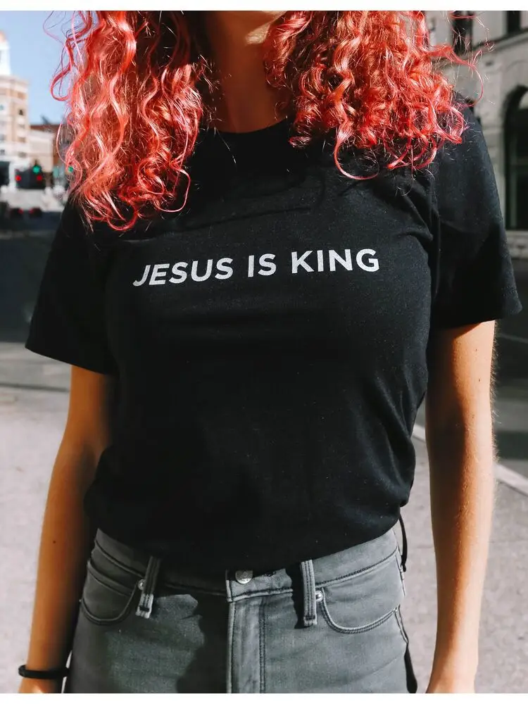 Camiseta Oversized Jesus: A Revolução no Streetwear com Significado Espiritual