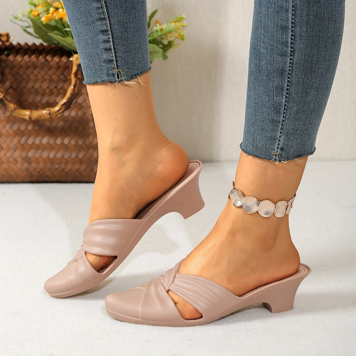 

Летние женские шлепанцы с острым носком, сексуальные, удобные, нескользящие, повседневные, модные, новые, легкие, изысканные, на высоком каблуке